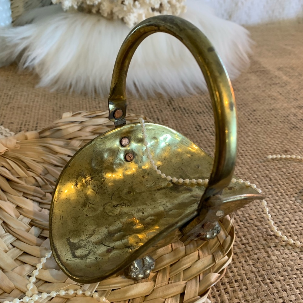 Vintage Small Footed Brass Basket ⚜️ Unique Home Decor / Eclectic / Gift - Picture 5 of 12